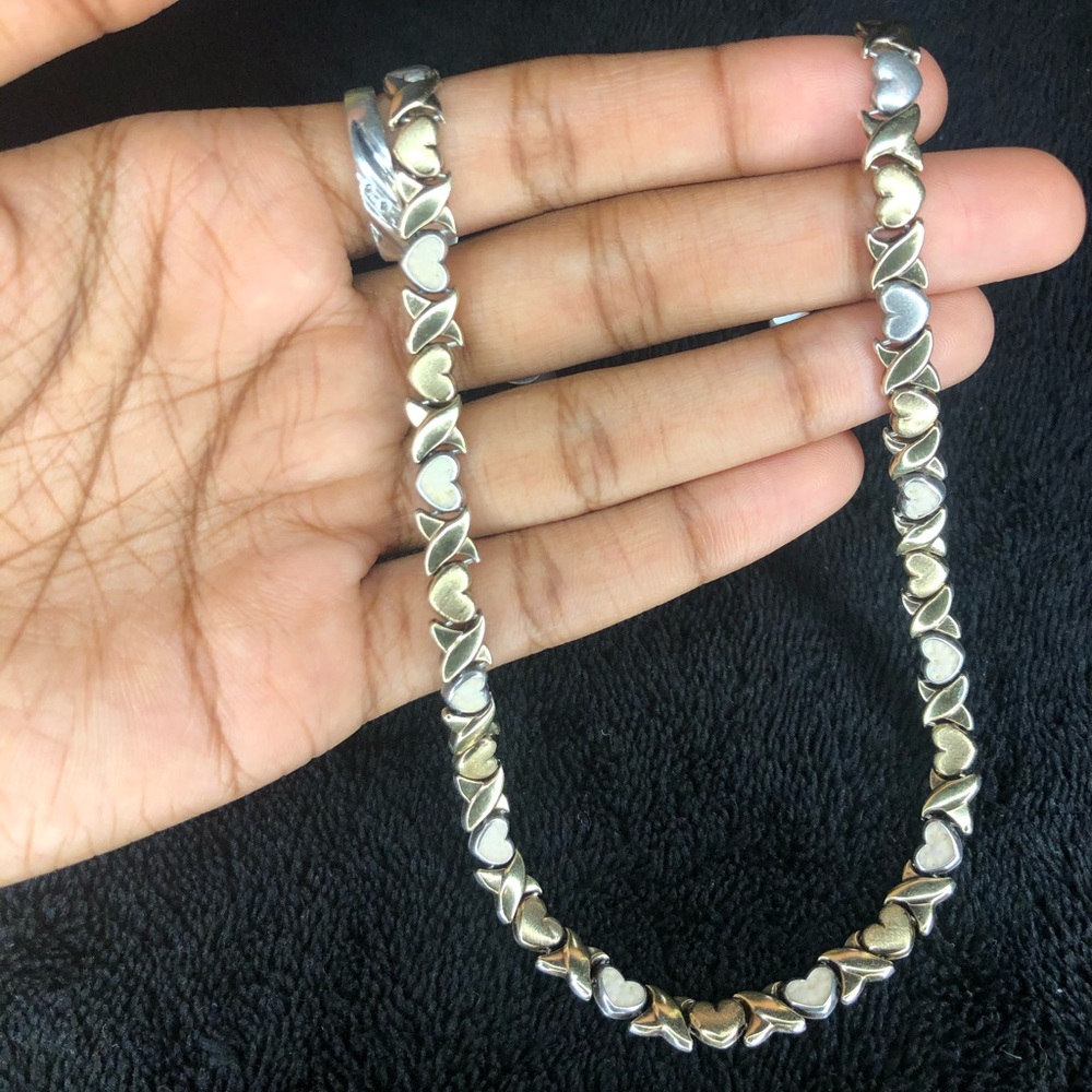 10k Heart and X necklace.